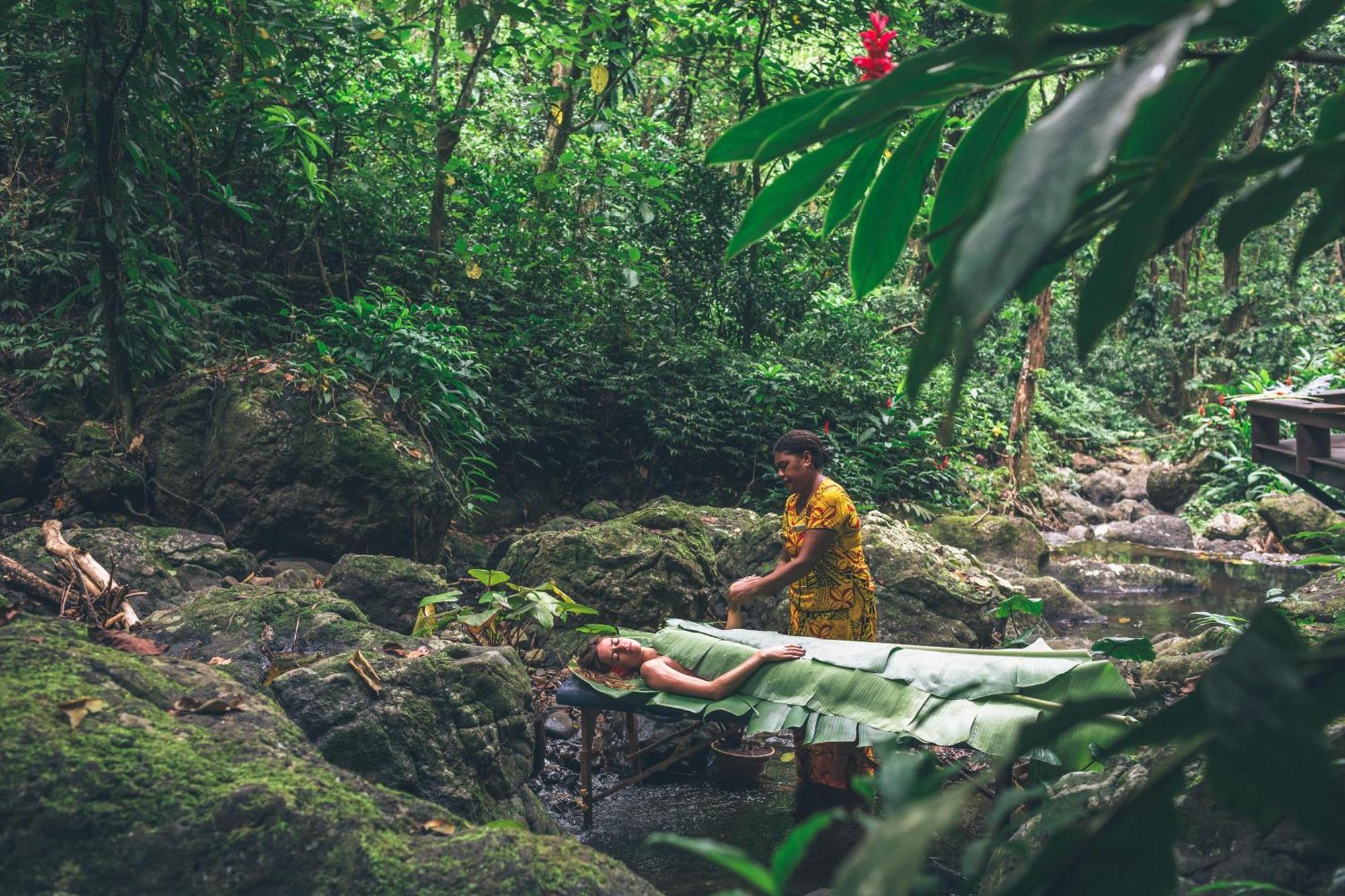 Koro Sun Resort & Rainforest Spa Savusavu Bagian luar foto