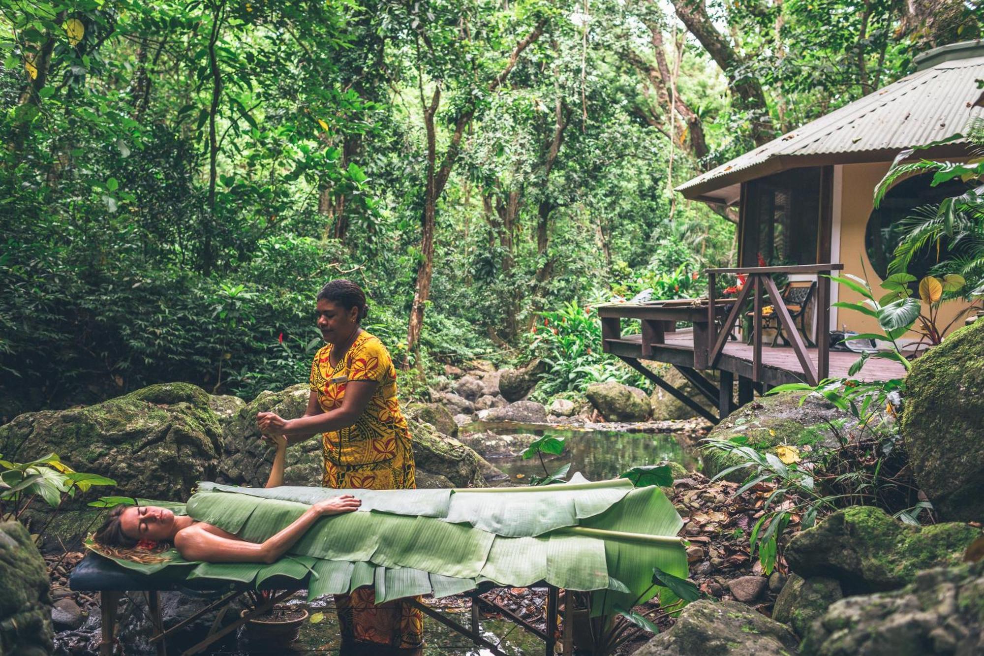 Koro Sun Resort & Rainforest Spa Savusavu Bagian luar foto