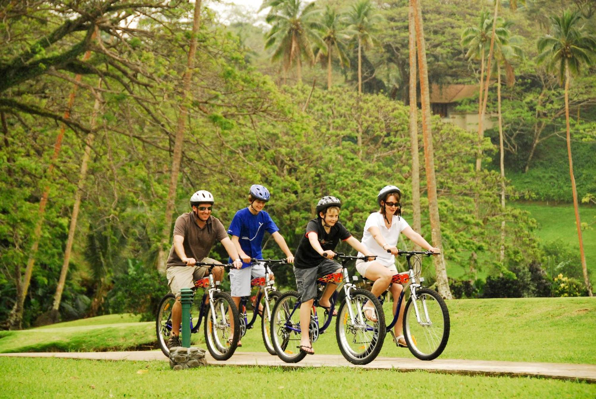 Koro Sun Resort & Rainforest Spa Savusavu Bagian luar foto